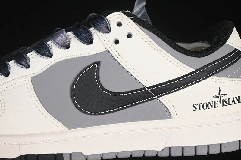 All categories Nk SB Dunk Series Nk SB Dunk Low High-end customized low-top sneakers Nike SB Dunk Low Stone Island joint beige and black stitching Anniversary high-end customized low-top casual sneakers JP8028-041